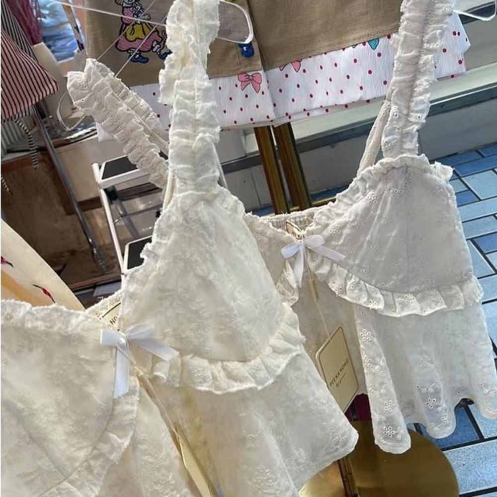 BNWT Lace Ribbon Eyelet Embroidered Crop Top in Cream